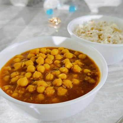 Royal Ruby Chole Bhatura party tray – rich spiced chickpea curry served with fluffy fried bhatura bread, perfect for gatherings